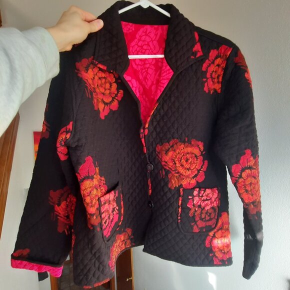 QUILTED Reversible Floral Jacket Button Size M-L Black Pink with Pockets *READ - Picture 1 of 7